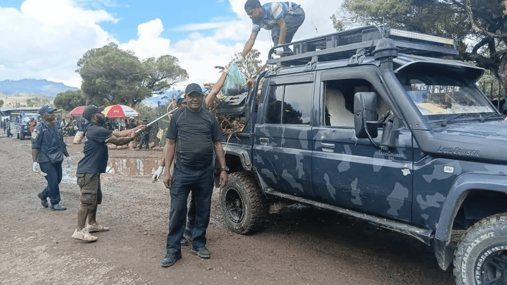 KUNDIAWA POLICE LEADS COMMUNITY CLEAN-UP INITIATIVE