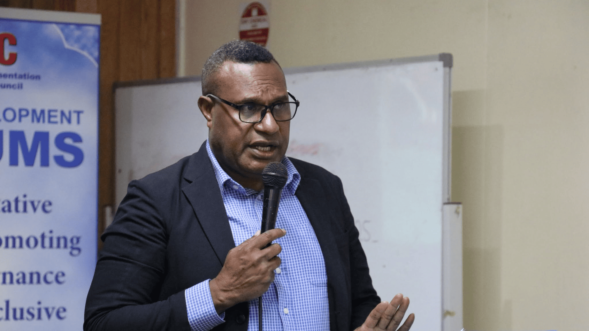 PLANNING SECRETARY RESIGNS