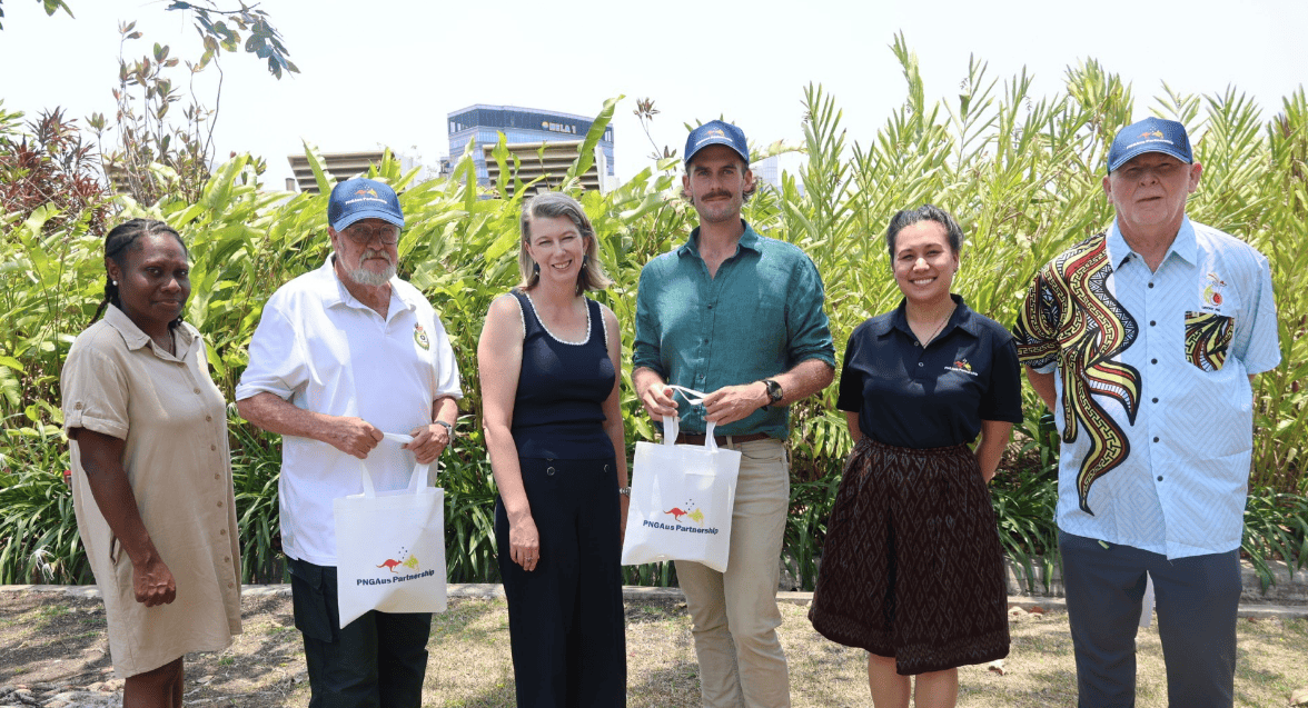 VOLUNTEERS STRENGTHEN AUSTRALIA- PNG RELATIONS